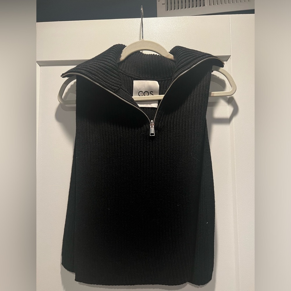 COS open-side half-zip black one size sweater